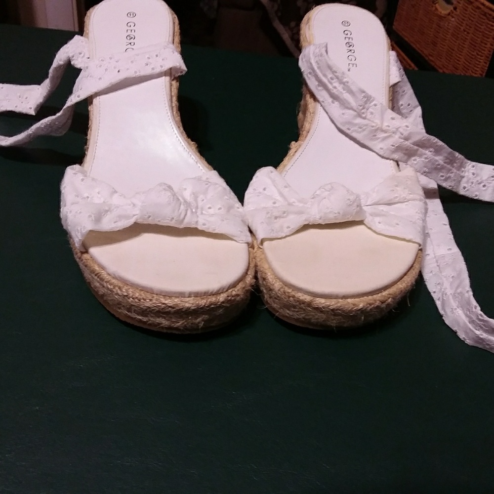 Women's white eyelet dress wedge shoe size 11